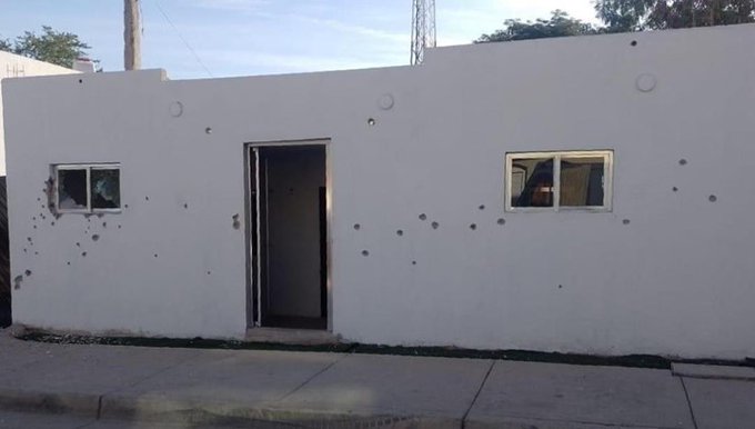 Civiles atacan negocio y provocan incendio en Culiacán; alumnos se refugian