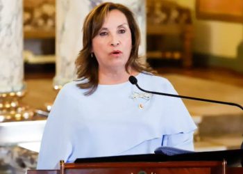 Fiscalía de Perú cita a Dina Boluarte para declarar sobre la fuga de Vladimir Cerrón