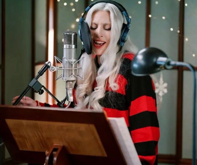 Lady Gaga lanza una vibrante versión de ‘Santa Claus is Coming to Town’ para las fiestas