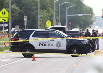 Tiroteo en escuela cristiana de Wisconsin deja cinco muertos, incluido el atacante