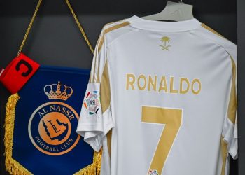 La camiseta de Ronaldo y un mechón de Maradona serán subastados en París