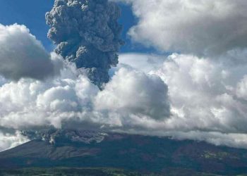 Más de 87,000 evacuados en Filipinas por la erupción del volcán Kanlaon