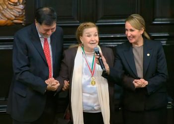 Ninfa María Deándar Recibe la Medalla Belisario Domínguez