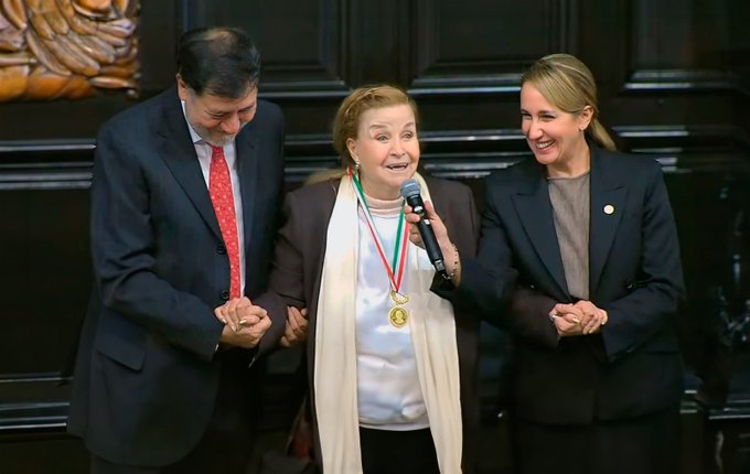 Ninfa María Deándar Recibe la Medalla Belisario Domínguez