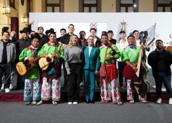 “Himno Migrante” resuena en la mañanera; Sheinbaum llama a los mexicanos a hacerlo suyo