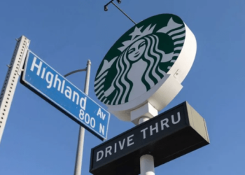 Sindicato de Starbucks inicia huelga en tres ciudades de EE.UU. por demandas salariales