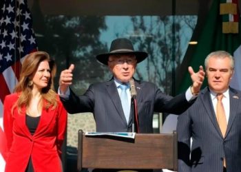 Ken Salazar propone acuerdo de seguridad entre México y EE. UU. para fortalecer la región