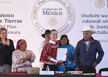 Claudia Sheinbaum firma decretos de propiedad comunal para el pueblo rarámuri y resalta la importancia de la justicia social