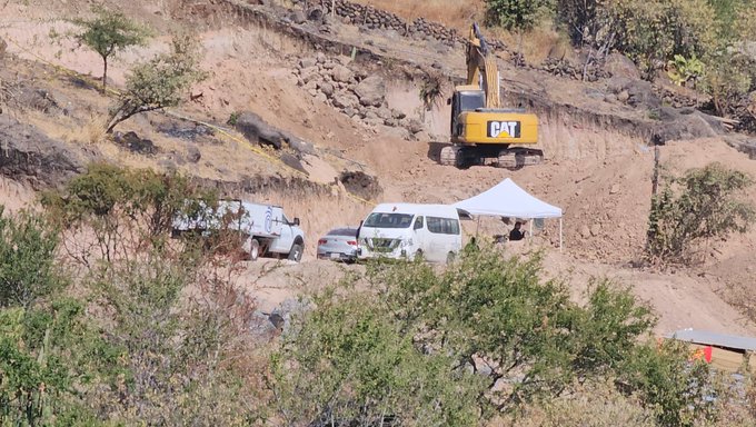 Localizan más bolsas con restos humanos en fosa clandestina de Zapopan