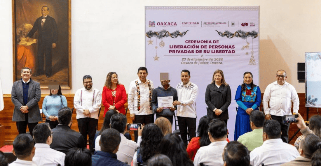 Gobernador de Oaxaca entrega boletas de liberación a personas indígenas y de escasos recursos