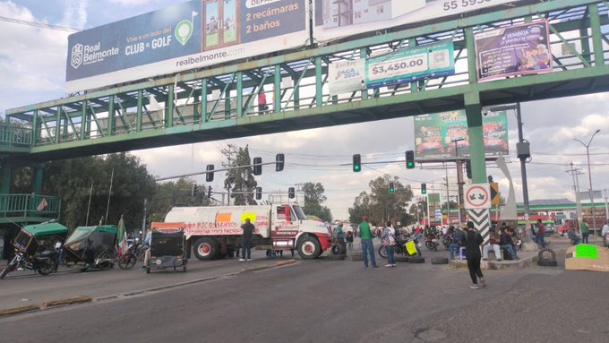 Trabajadores de Ecatepec exigen pagos pendientes y protestan