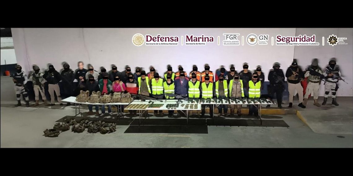 Detienen a 27 personas con armas de alto calibre y equipo táctico en Nuevo León
