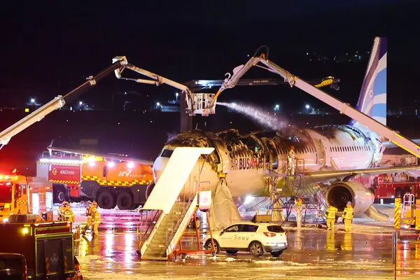  Avión se incendia en Corea del Sur con 176 personas a bordo