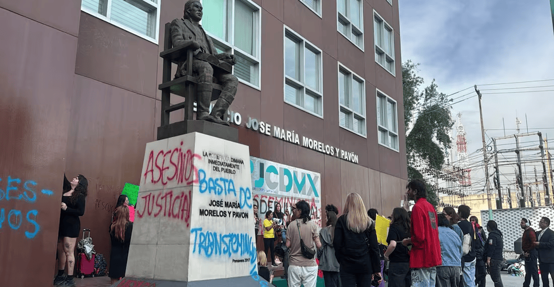 Trabajadoras sexuales trans vandalizan el Poder Judicial de la CDMX exigiendo justicia por intento de feminicidio