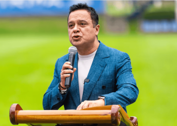 Víctor Velázquez critica a Anselmi por su salida de Cruz Azul y la falta de ética profesional