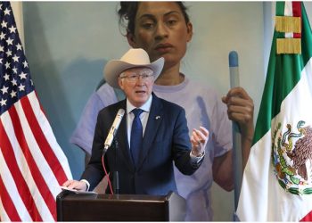 Ken Salazar concluye su labor en México destacando el tema del fentanilo