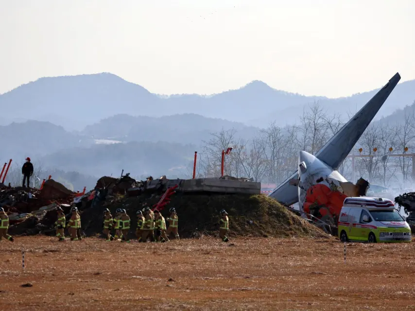Avión despúes de estrellarse.


