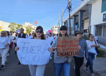 Sinaloa marcha por paz y exige renuncia del gobernador