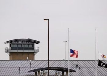 Trump estudia usar Guantánamo como centro de detención para migrantes