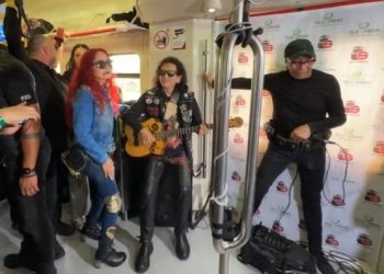 El Tri prende el Tren Suburbano con un concierto sorpresa rumbo a su aniversario 55