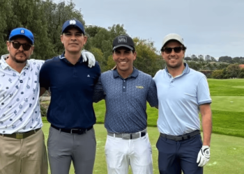 Checo Pérez disfruta de su tiempo libre jugando golf con Rafa Márquez