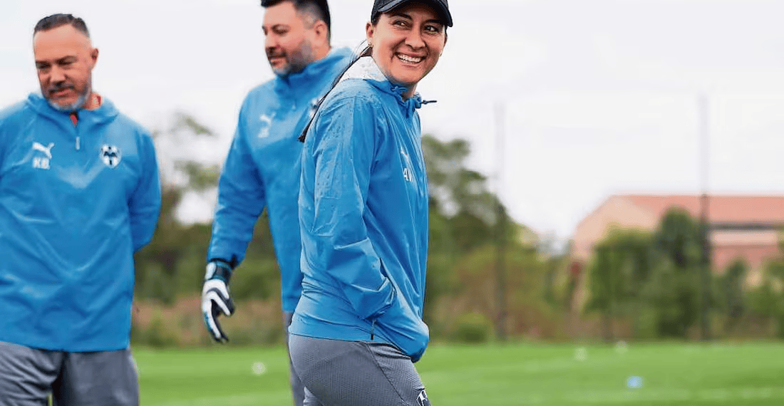 Amelia Valverde: de lavar uniformes a ganar el Balón de Oro como mejor entrenadora en la Liga MX Femenil
