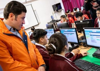 Samuel García anuncia inversiones en educación y transporte en Nuevo León
