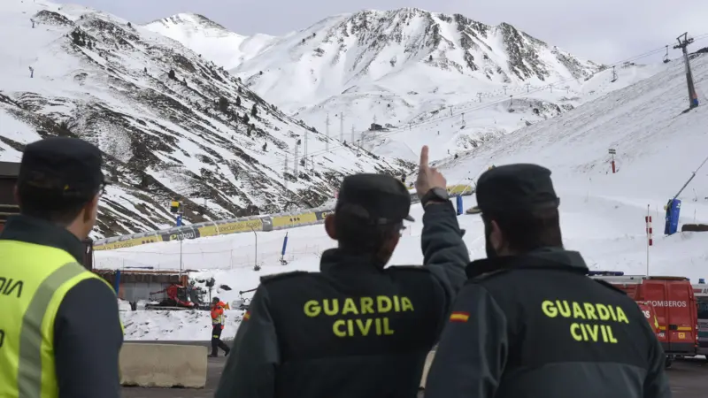 Accidente en telesilla de estación de esquí en España deja 10 heridos