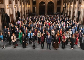 Sheinbaum establece directrices diplomáticas en reunión con embajadores y cónsules