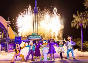 Space Mountain celebra 50 años como símbolo de Walt Disney World