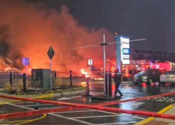 Avioneta se estrella en Filadelfia; reportan múltiples víctimas