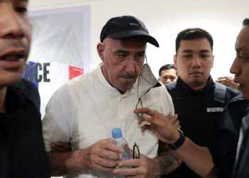 Francés condenado por drogas en Indonesia; regresa a Francia