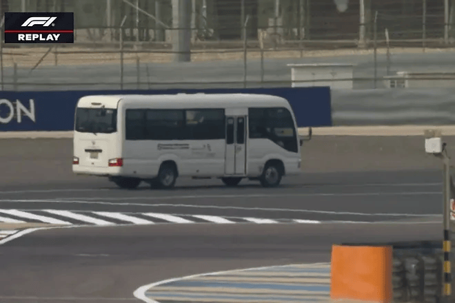 Los momentos más inusuales del Test F1 2025: apagón, camión en pista y más