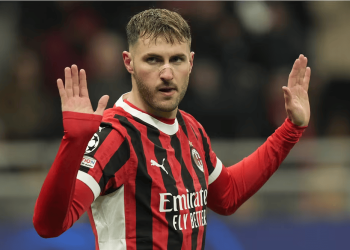 Santiago Giménez y el Milan quedan fuera de la Champions League tras caer ante el Feyenoord