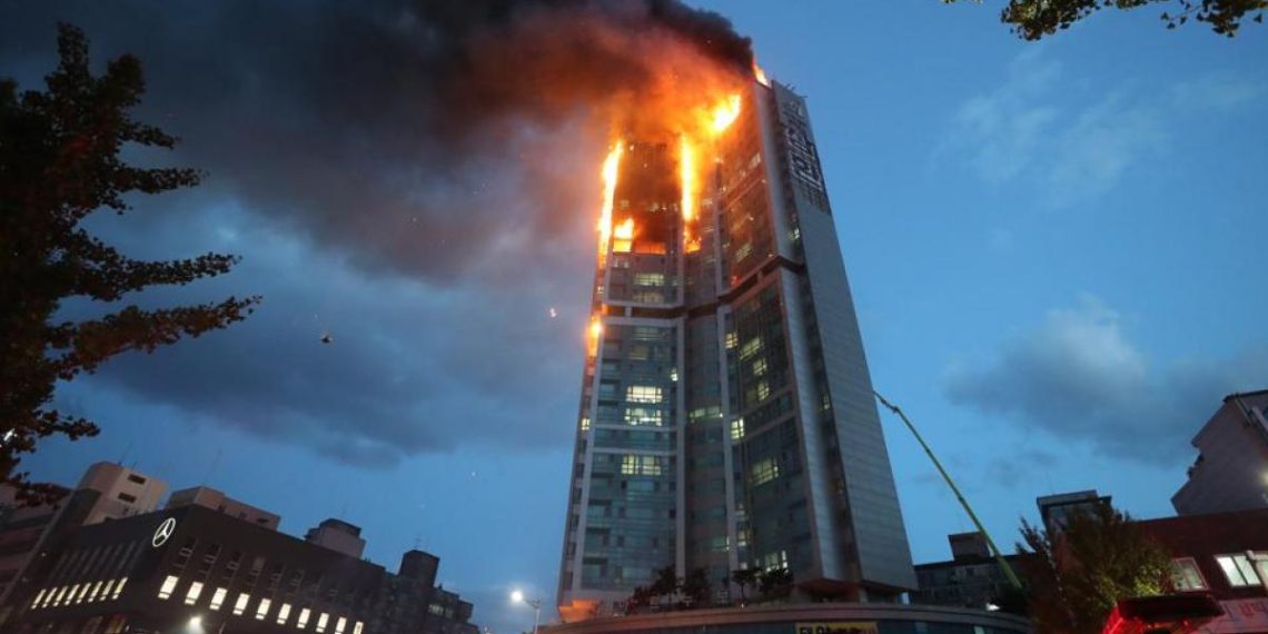 Incendio en complejo turístico en Busán deja al menos 6 muertos