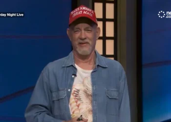 Parodia de Tom Hanks en SNL provoca indignación en redes sociales