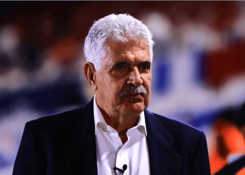 Ricardo Ferretti debuta como reportero para ESPN y causa sensación en Milán