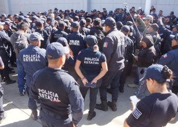 Policías estatales de Oaxaca protestan tras despido masivo de agentes