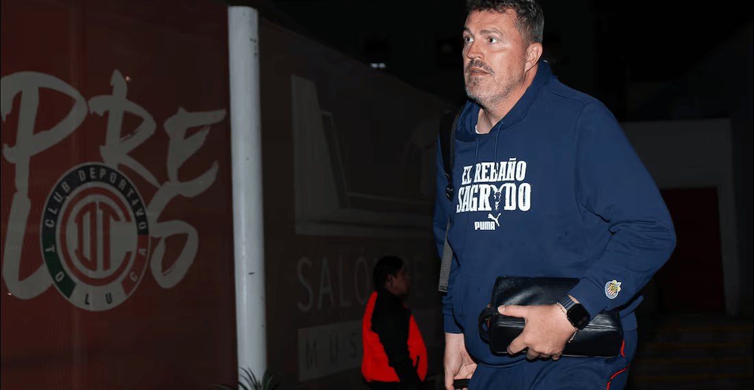 Oscar García, entrenador de Chivas, termina en el hospital y se pierde el juego contra San Luis