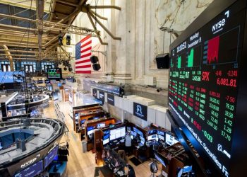 Wall Street sube tras retraso de aranceles; Nvidia lidera avances