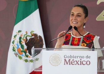 Sheinbaum promete fortalecer los programas sociales y mejorar carreteras en Veracruz