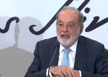 Carlos Slim critica a los Nobel de Economía 2024 y defiende su trayectoria empresarial
