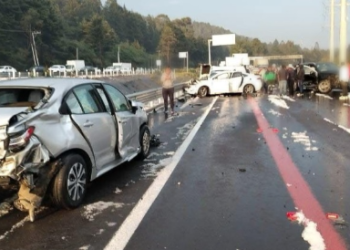 Múltiple choque en la autopista México-Toluca por lluvia y granizo; vialidad cerrada