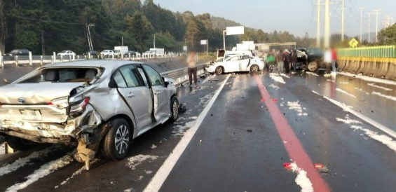 Múltiple choque en la autopista México-Toluca por lluvia y granizo; vialidad cerrada