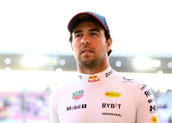 Checo Pérez podría regresar a la Fórmula 1 con Cadillac en 2026.