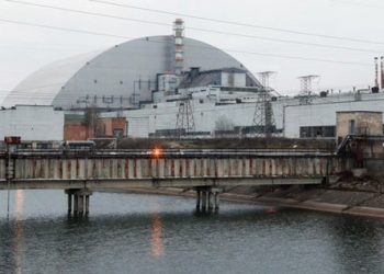 Ucrania acusa a Rusia de atacar Chernóbil con un dron; Moscú lo niega