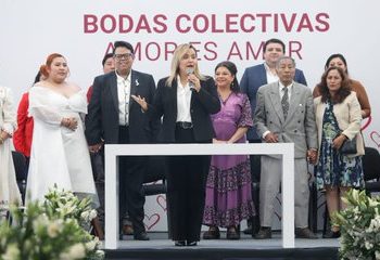 400 parejas celebran boda colectiva en CDMX por San Valentín