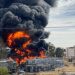 Incendio en lote de tarimas en San Luis Potosí provoca evacuaciones