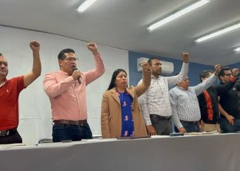 Docentes de Oaxaca anuncian paro por falta de útiles y uniformes escolares