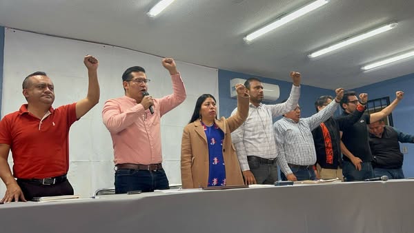 Docentes de Oaxaca anuncian paro por falta de útiles y uniformes escolares